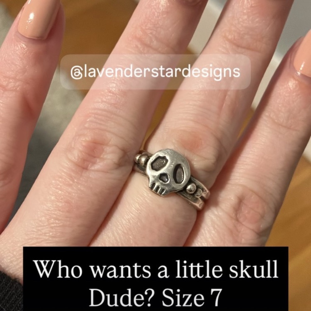 Lavender star designs skull ring new size 7 sterling silver
